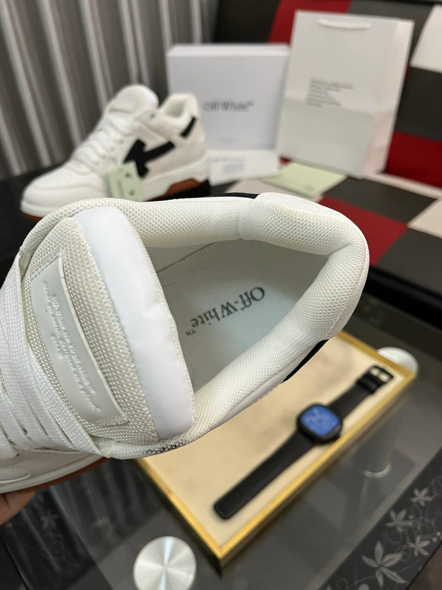 Men's shoes 💰600⌚️⌚️ OFF-White C/O VirGil Abloh fashionable and versatile casual shoes. Exclusive first release of the new model. Made of environmentally friendly cowhide leather and mesh fabric upper material. The insole is embedded with foam cushioning EVA material. The correct midsole is equipped with EVA lightweight cushioning. External tooth nail rubber outsole. The correct accessories can be customized simultaneously. Women's model: 35-40 Men's model: 39-45